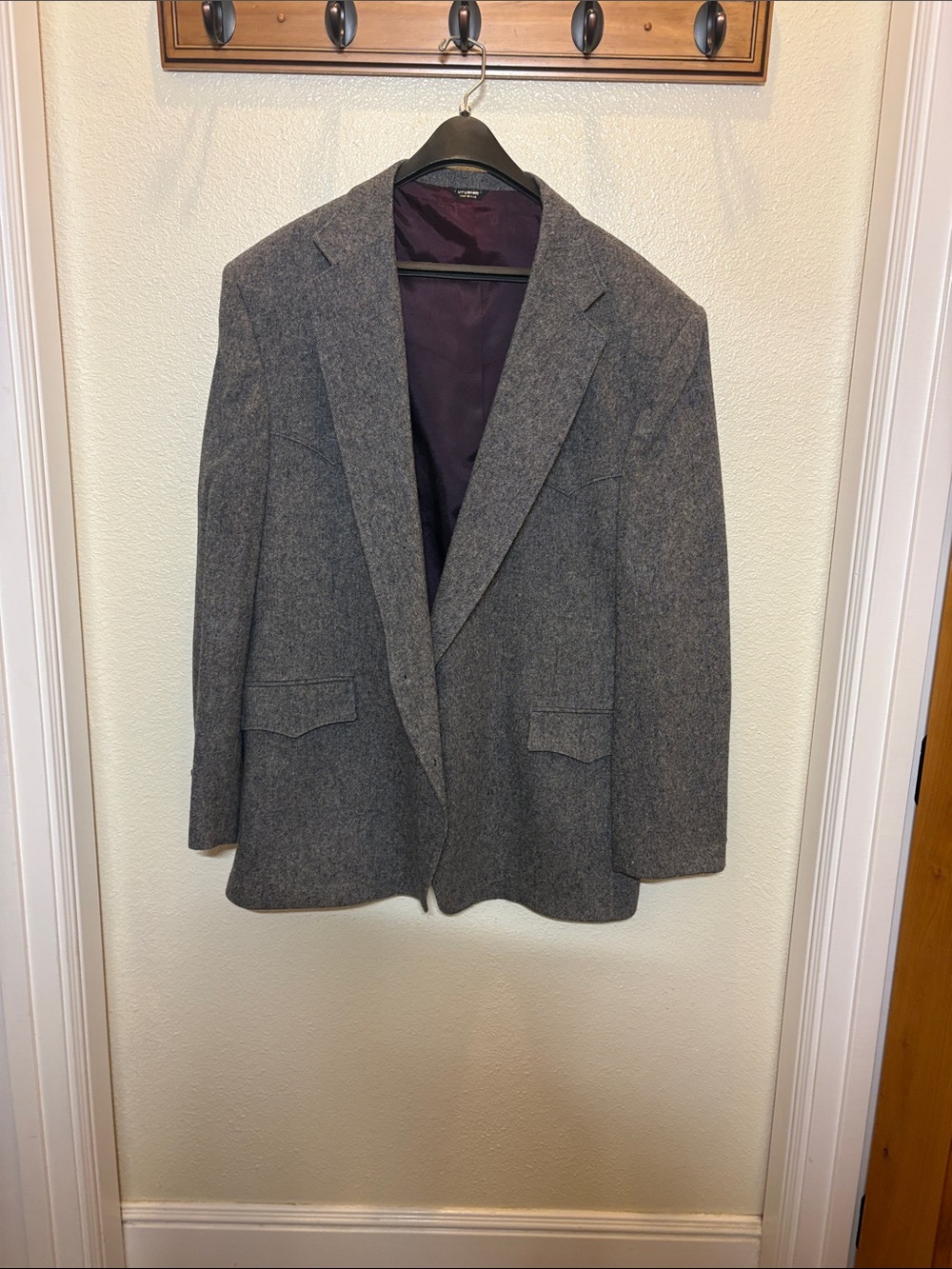Classic Men's Gray Wool-Blend Sport Coat - Tailored Notch Lapel